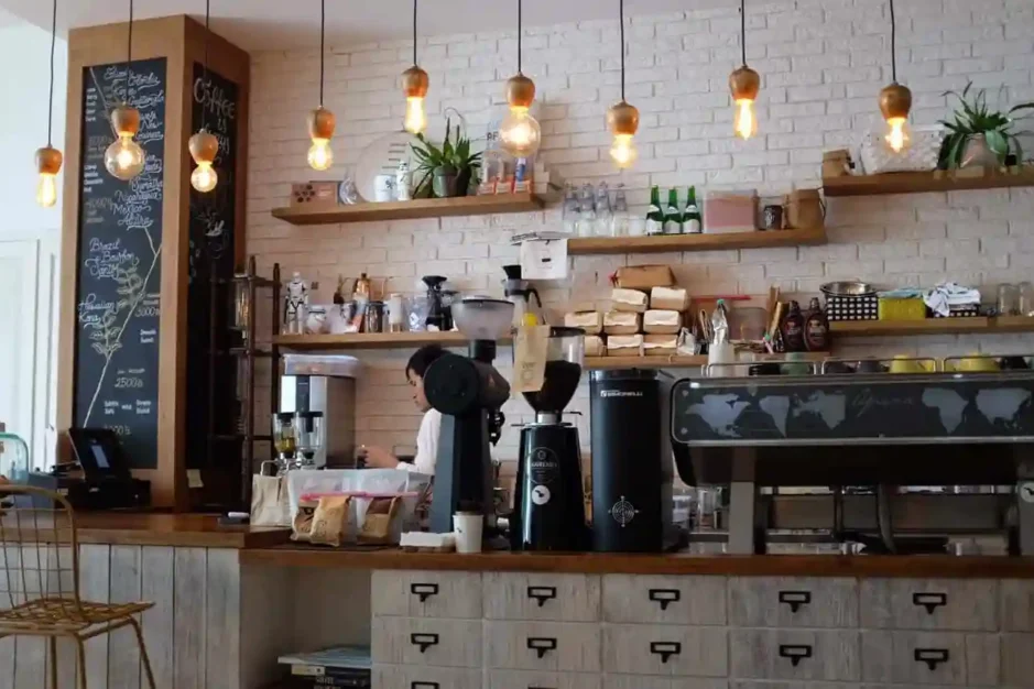 Bisnis Coffee Shop: Panduan Lengkap Merintis, Mengelola, dan Mengembangkan Usaha